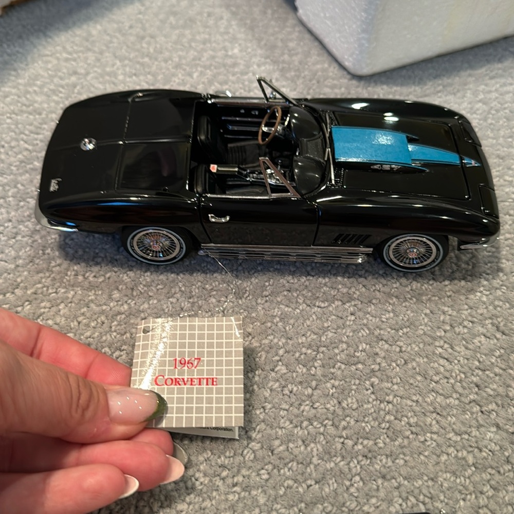 S8-53 FRANKLIN MINT DIE VINTAGE 1:24 CAST CAR - 1967 CHEVY CORVETTE CONVERTIBLE